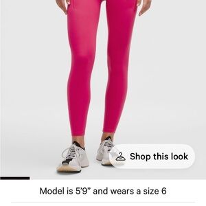 lululemon Pink wonder train with pockets Leggings. See matching bra.